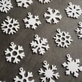 Bộ 25 bông tuyết mini có vòng treo (25 Mini snowflake collection with hanging loop) - Thumbnail 2