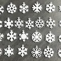 Bộ 25 bông tuyết mini có vòng treo (25 Mini snowflake collection with hanging loop) - Thumbnail 4