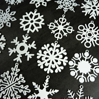 Bộ 34 bông tuyết có khoen treo (Snowflake) – Schneeflocken / Kolekce sněhových vloček