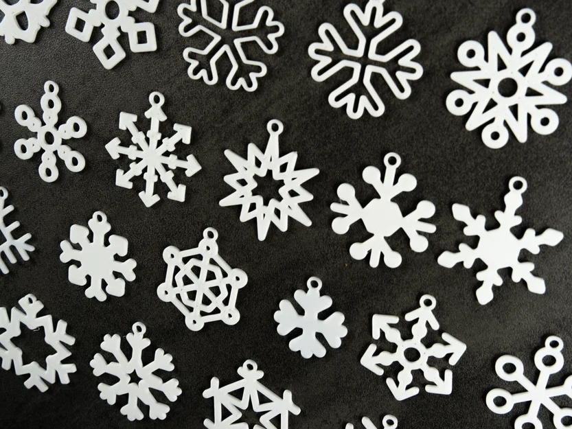 Bộ 30 bông tuyết nhỏ có khoen treo (3–4,5 cm) / Schneeflocken - Image 2
