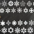 Bộ 30 bông tuyết nhỏ có khoen treo (3–4,5 cm) / Schneeflocken - Thumbnail 3