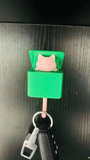 Móc treo chìa khóa chú mèo tự động ló đầu cực dễ thương - Image 1