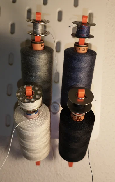 Skadis: Giá treo cone chỉ máy may kèm holder suốt chỉ (bobbin) phía trên - Image 2