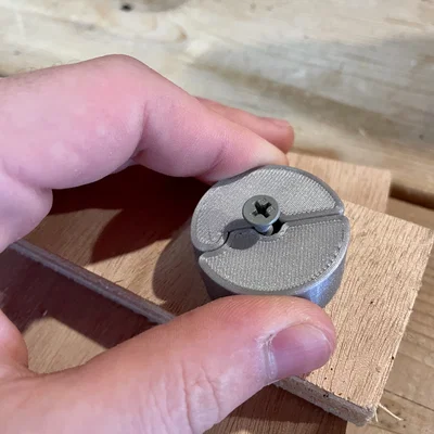 Dụng cụ hỗ trợ bắt vít có bản lề (Hinged Screw Brace)