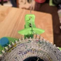 Bộ dẫn sợi Yarn Carrier cho máy đan tất mom-and-you-v2 - Thumbnail 1