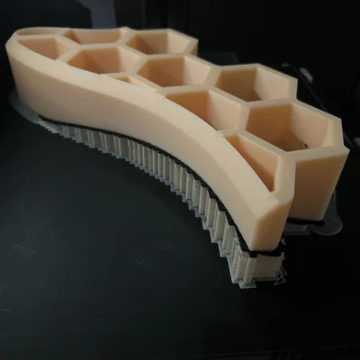 Prusacaster với thiết kế đường cắt giảm (Relief Cuts)