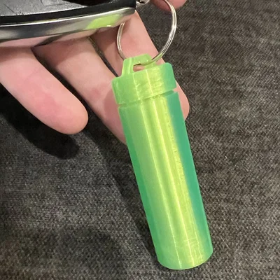 Keychain Kapsule: Hộp mini đựng đồ nhỏ gắn móc khóa