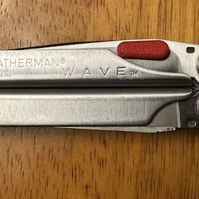 Leatherman Wave - Thumb Stud cho lưỡi dao (khoảng năm 2000)