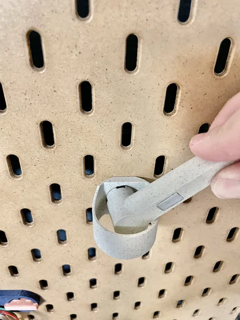 Dụng cụ hỗ trợ lắp kẹp bảng treo IKEA Skadis T Clip V2 (In 3D) - Image 1