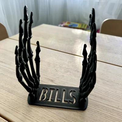 Khay đựng thư tay xương (Skeleton Hands Mail Holder) độc đáo