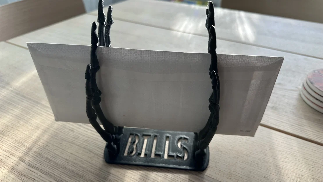 Khay đựng thư tay xương (Skeleton Hands Mail Holder) độc đáo - Image 2