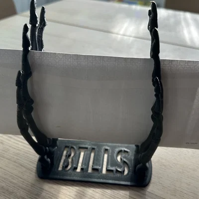 Khay đựng thư tay xương (Skeleton Hands Mail Holder) độc đáo