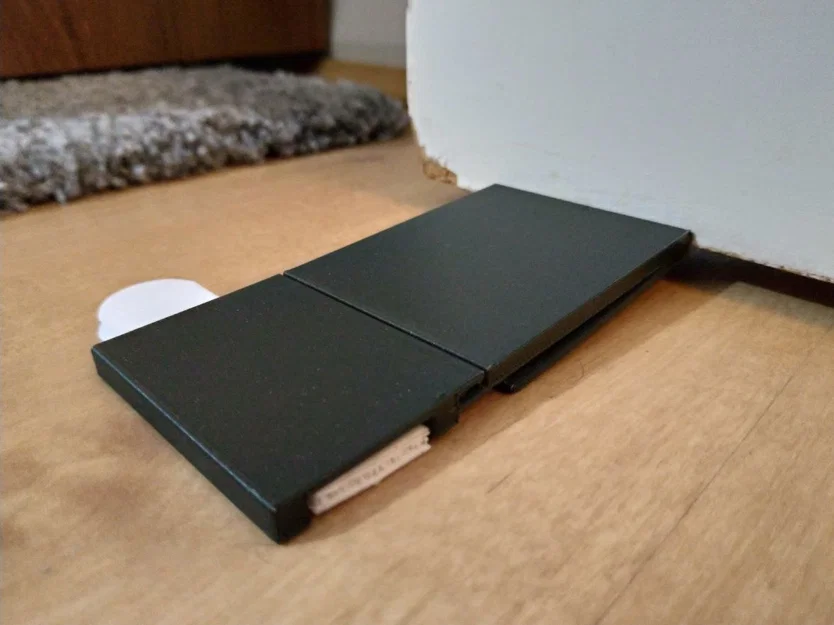 Chặn cửa nhả bằng cách đạp (Step-to-release doorstop) - Image 1