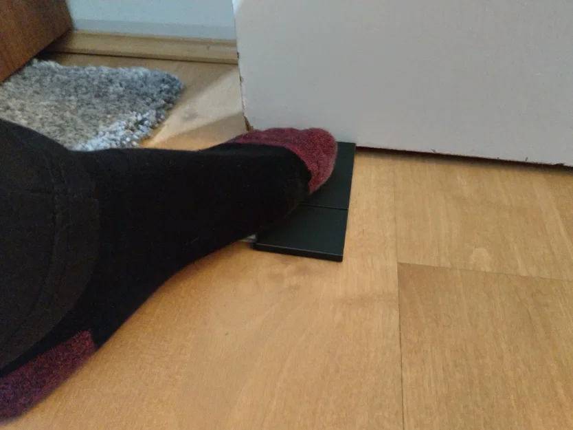 Chặn cửa nhả bằng cách đạp (Step-to-release doorstop) - Image 3