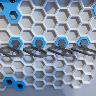 Giá treo mô hình tàu Benchy cho bảng Honeycomb Wall cực gọn