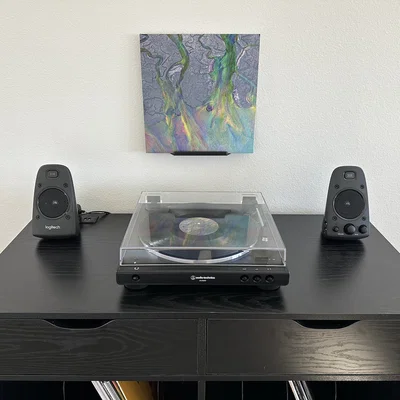 Giá treo tường trưng bày 1 đĩa vinyl (Single Vinyl Record Wall-Mounted Display Bracket)