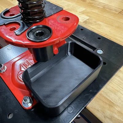Khay hứng primer đã dùng cho MEC 600Jr Mark V gắn Inline Fabrication Quick Change Plate