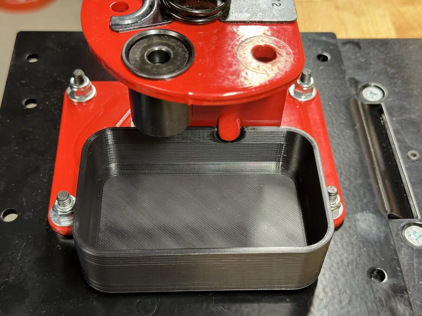 Khay hứng primer đã dùng cho MEC 600Jr Mark V gắn Inline Fabrication Quick Change Plate - Image 4