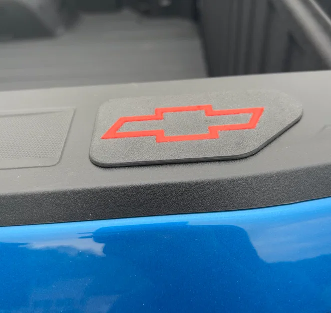 Nắp đậy lỗ cọc thùng xe Chevrolet với Logo Inlay cá tính - Image 1