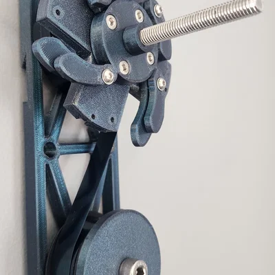 Kinetic sculpture chạy bằng lò xo (spring powered)