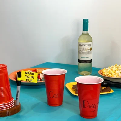 Dispenser ly PartyCup kèm khay giữ bút Sharpie