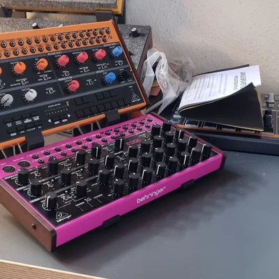 Stand để bàn cho Behringer Crave và Edge