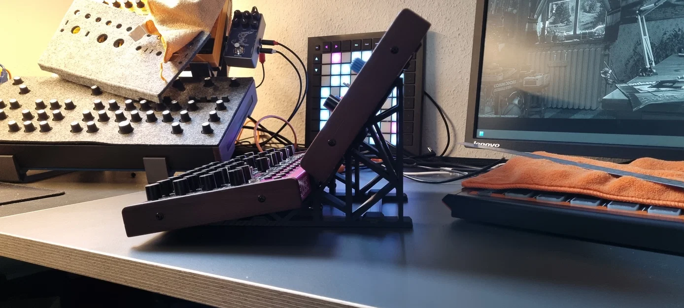 Stand để bàn cho Behringer Crave và Edge - Image 3