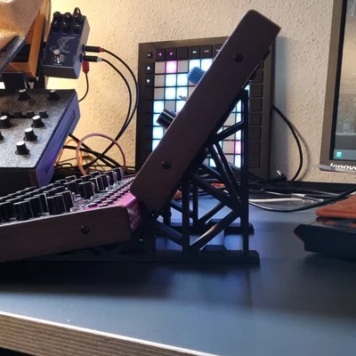 Stand để bàn cho Behringer Crave và Edge
