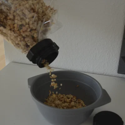 Kẹp miệng túi kèm nắp vặn (Bag clip with screw cap)