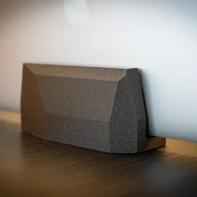 Giá đỡ laptop dựng đứng (Laptop vertical stand) chỉnh được kiểu low-poly