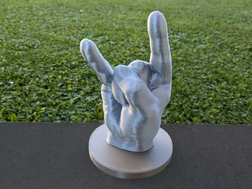 Bàn Tay Thể Hiện Thái Độ: Heavy Metal - Image 1