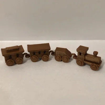 Tàu Đồ Chơi Tỉ Lệ Dollhouse với Bánh Xe Quay Được!