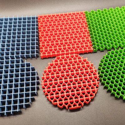 Mẫu in 3D đế lót ly họa tiết trái tim và lưới (Honeycomb Grid)