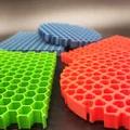 Mẫu in 3D đế lót ly họa tiết trái tim và lưới (Honeycomb Grid) - Thumbnail 3