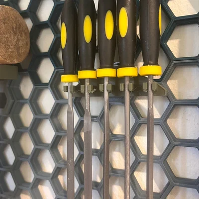 Giá treo dũa mini chuyên dụng cho Honeycomb Wall
