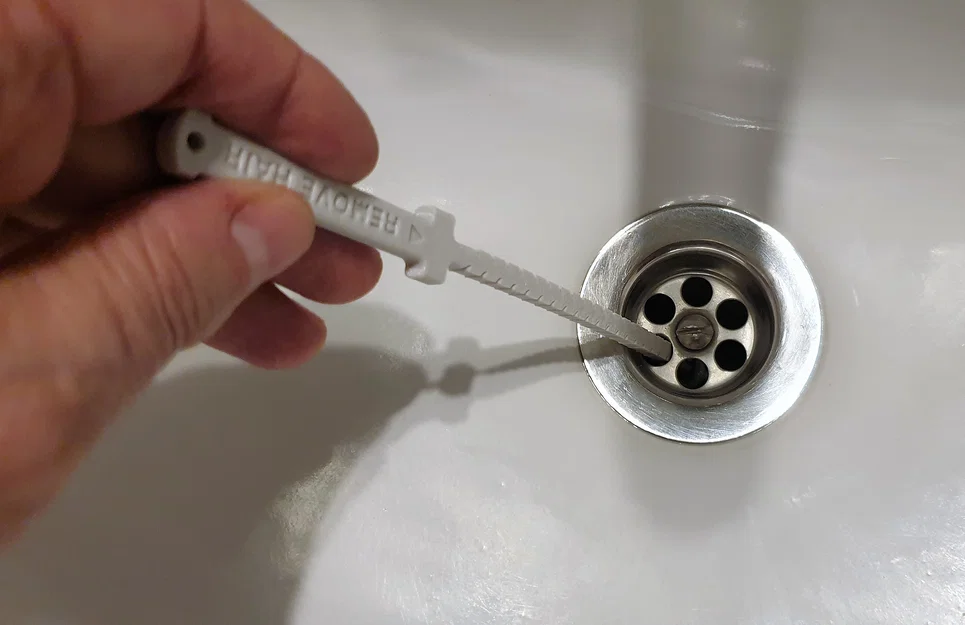 Dụng cụ lấy tóc kẹt ống thoát nước vòi sen (Shower hair cleaner) - Image 1