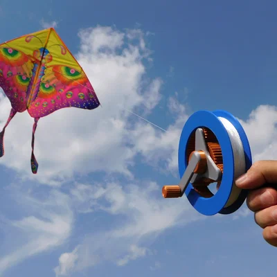 Cuộn dây thả diều có bánh răng (Geared kite reel)