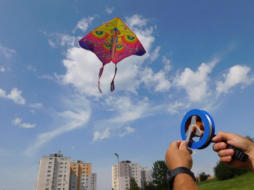 Cuộn dây thả diều có bánh răng (Geared kite reel) - Image 3