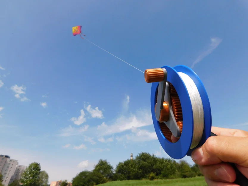 Cuộn dây thả diều có bánh răng (Geared kite reel) - Image 4