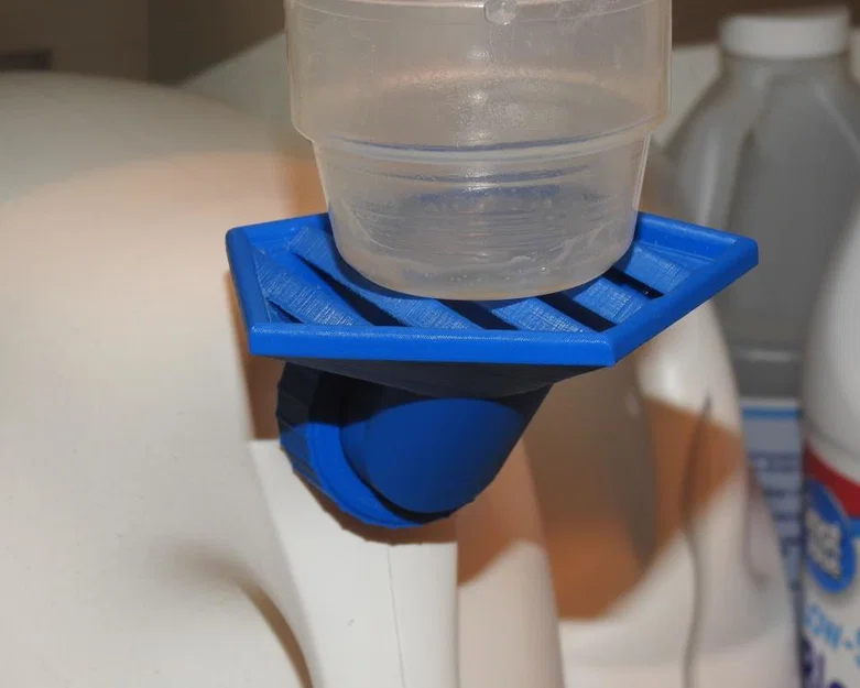 Bộ thoát nước cho cốc đong nước giặt – bản lớn hơn (Laundry Detergent Cup Drainer Larger) - Image 1
