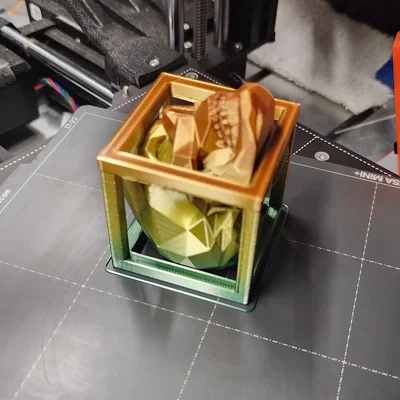 Mô hình đầu lâu Low Poly bị giam trong khung hộp - In không cần support