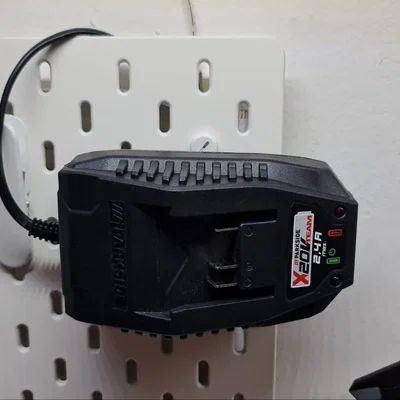 Giá treo sạc Parkside 20V cho Skadis (cứng hơn, dùng universal hook)