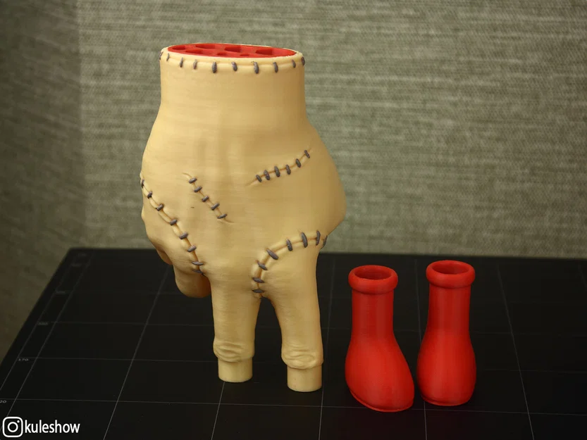 Thing mang Ủng Đỏ, Ống Cắm Bút - Image 4