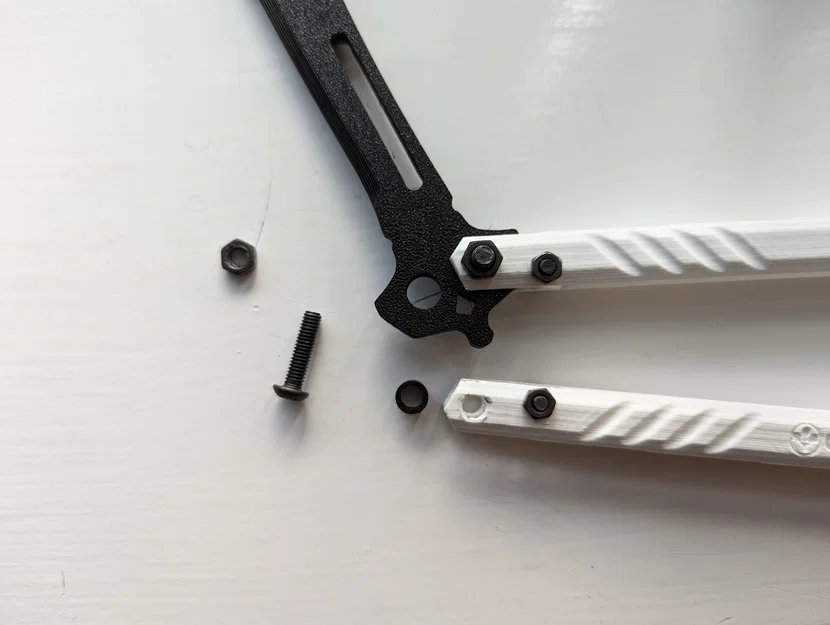 Balisong V2 in hoàn toàn – cải tiến blade mount để chuyển động mượt hơn - Image 3