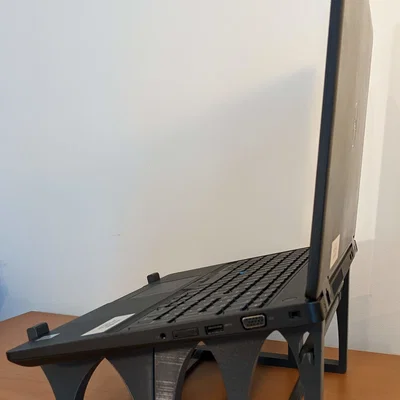 Giá đỡ laptop 13"–15" kèm khay giấy A4