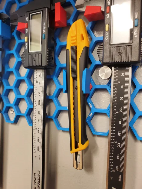 Giá treo dao rọc giấy Olfa X-1A cho hệ thống Honeycomb Storage Wall - Image 1