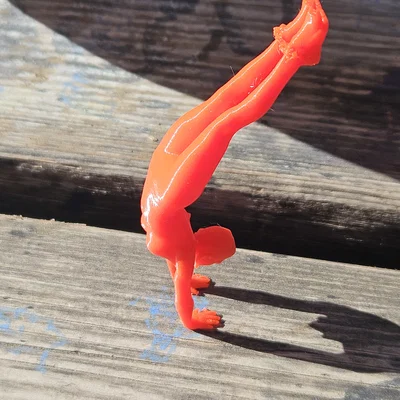 Tượng mini cô gái trồng chuối (Handstand girl miniature)