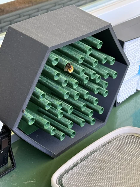 Bienenhotel 2.0 “Mauer Rostrot” – Giúp ong hoang dã & nuôi dưỡng thiên nhiên - Image 1