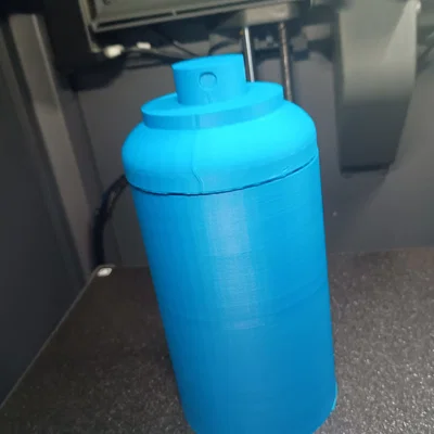 Giá đỡ lon nước ngọt 330ml thiết kế bình sơn xịt cá tính