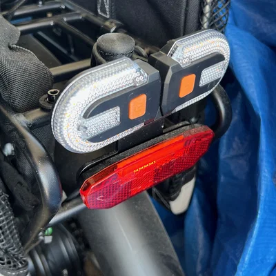 Trụ gắn baga eBike cho đèn xi-nhan không dây